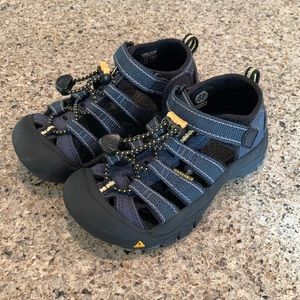 Size 11 Toddler Navy KEENs